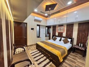 Royal Roots VNS - Entire Place